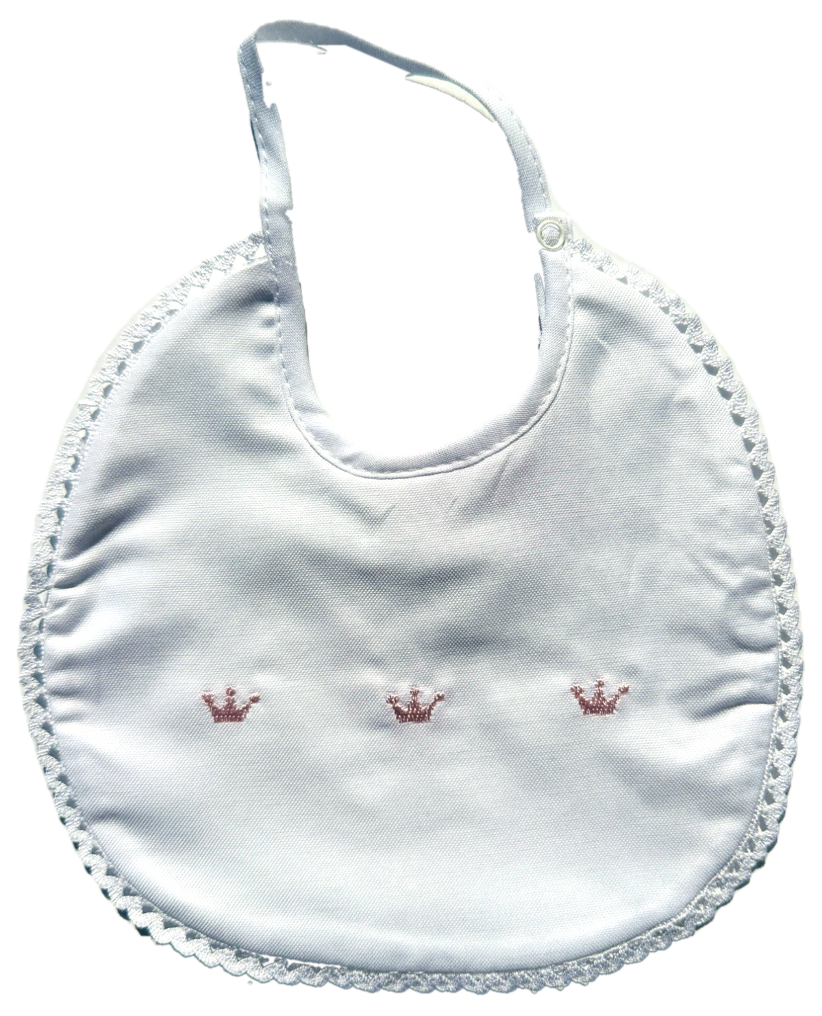 Babete branco com três coroinhas bordadas a rosa