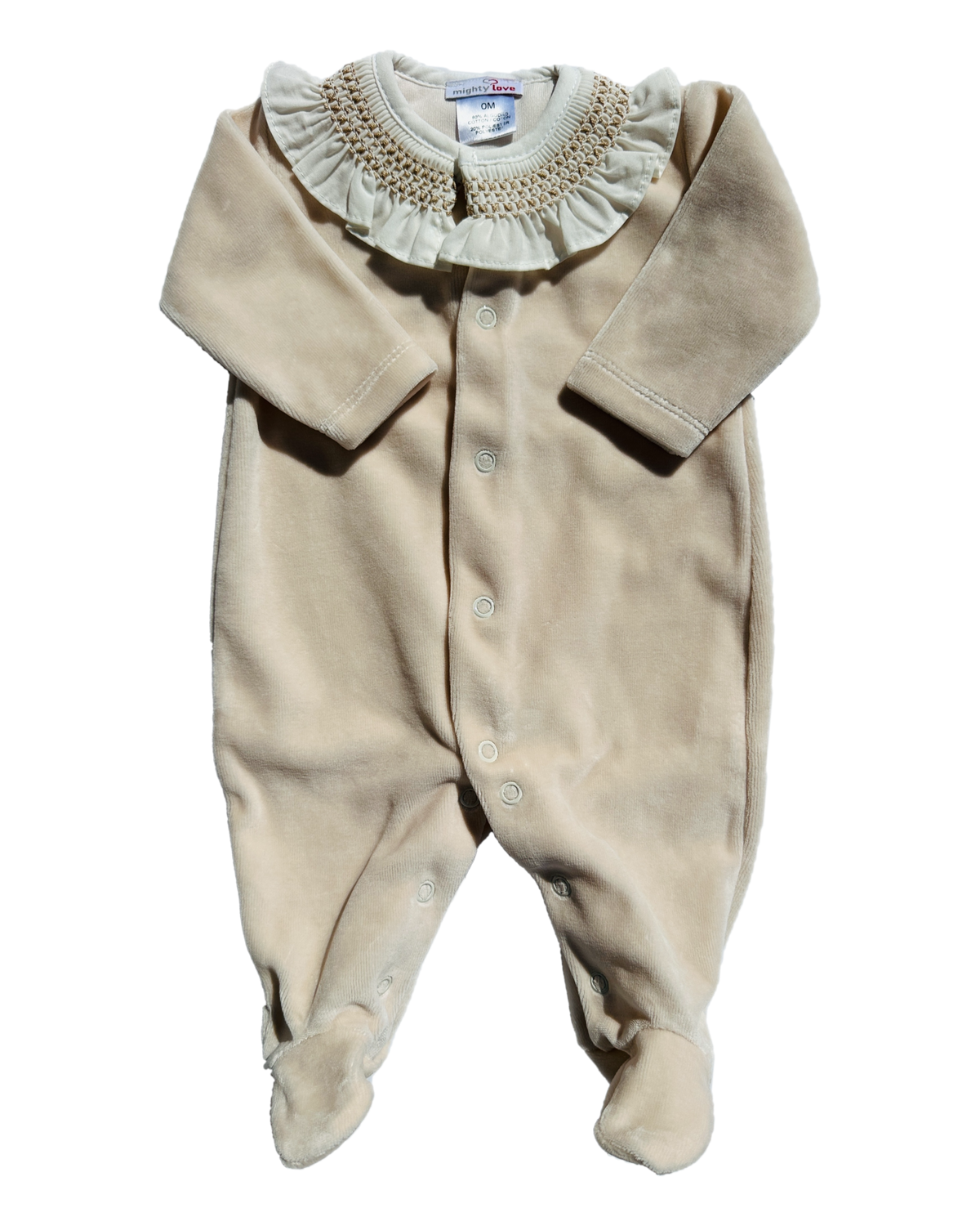 Babygrow cor de baunilha com gola de folho trabalhada em favos