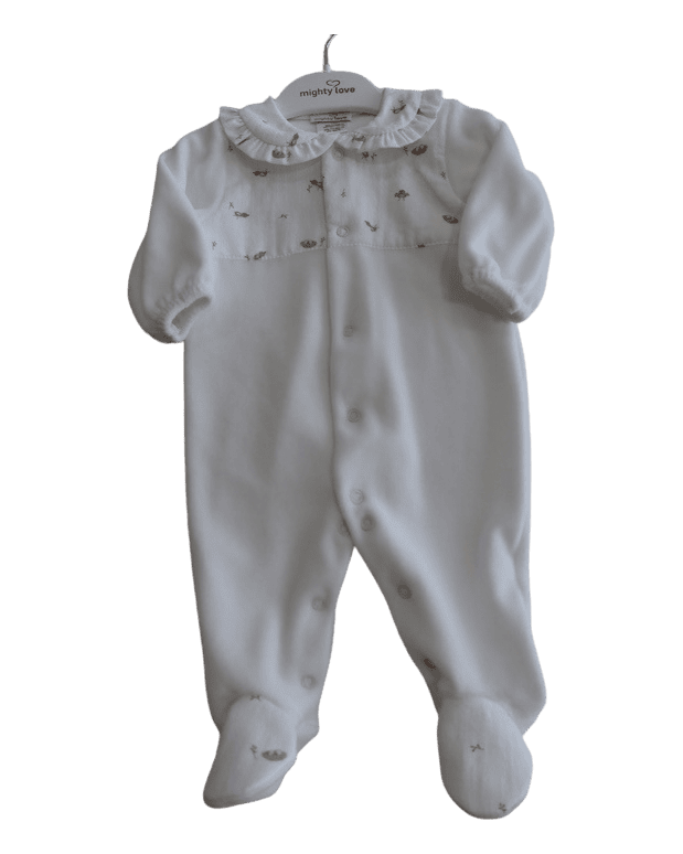 Babygrow creme com gola de folho e peitilho bordado com passarinhos