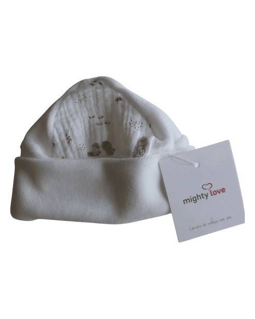 Gorro creme com dobra larga e painel de gansos e raposinhas