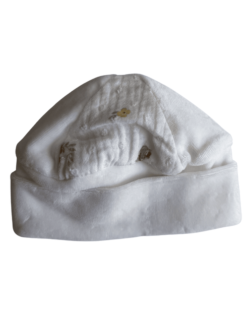 Gorro creme com dobra larga e painel de ursinhos e flores amarelas